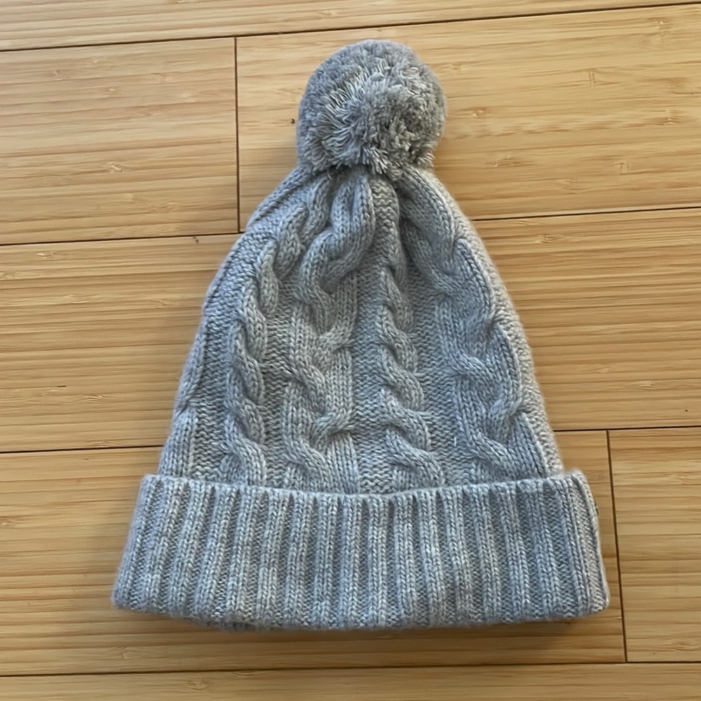 Cashmere pom-pom hat